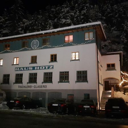 Haus Hotz Apart Talblick Grins Zewnętrze zdjęcie
