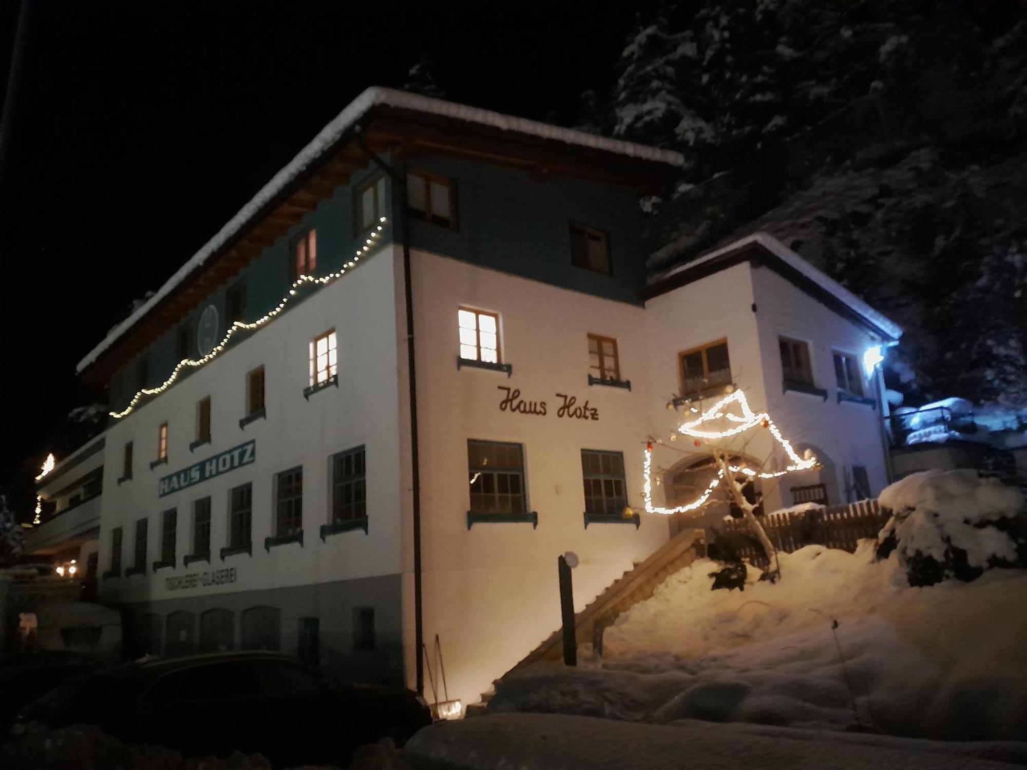 Haus Hotz Apart Talblick Grins Zewnętrze zdjęcie